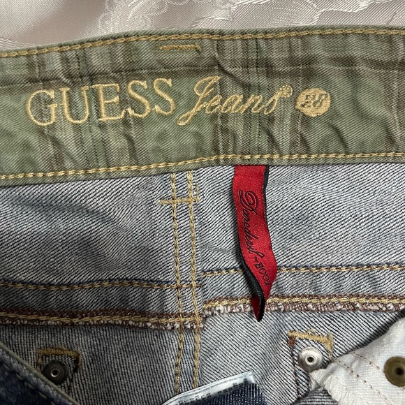 Guess jean shorts raw hem pockets with guess logo on back pocket size 28 - Picture 10 of 12